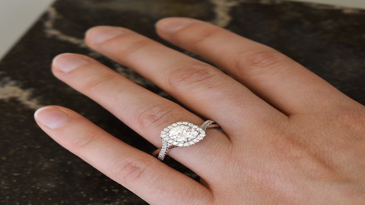Affordable Luxury: 2024 Engagement Ring Trends for Every Budget